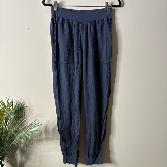FAHERTY Arlie Day Pants Joggers Navy - Picture 2 of 6